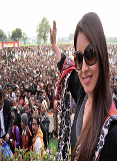 Stars at political campaigns
