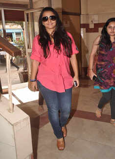 Vidya promotes 'Kahaani' @ Radio Mirchi