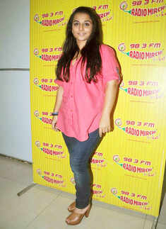 Vidya promotes 'Kahaani' @ Radio Mirchi