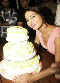 Veena Malik's surprise b'day bash