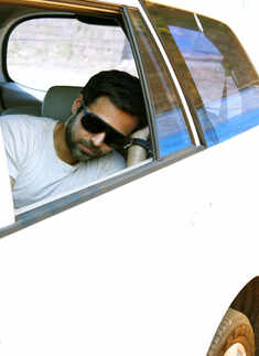 Emraan takes a nap in Innova