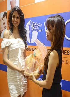 PFMI'12 finalists visit VLCC store