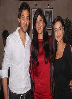 'Hitler Didi' completes 100 episodes