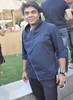 Hot babes at a pool party