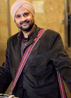 Dharmendra, Om Puri arrive in Toronto