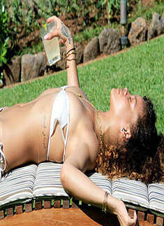 Rihanna goes topless in sexy Hawaii holiday pics
