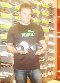 Brendon McCullum caught shopping