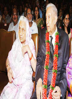BK Birla's 70th wedding anniv. bash