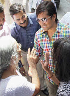 Sachin meets fans
