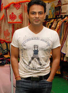 Pawan Shankar's Bollywood debut!