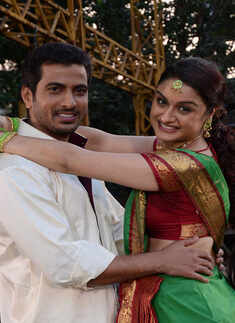 'Oru Nadigayin Vakku Moolam'