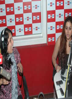 Namitha celebrates her b'day