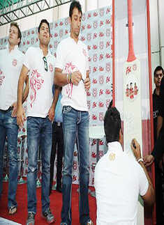 Cricketers @ Fast Trax outlet