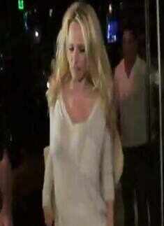 Pamela Anderson gives drunken lap dance