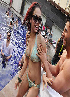 Hot babes @ DME pool party