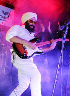 Rabbi Shergill performs @ Vapour