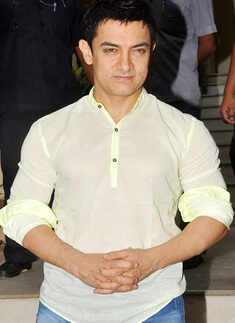 Netas want a piece of Aamir!