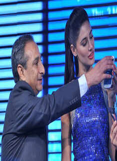 Nargis @ Samsung Galaxy SIII launch