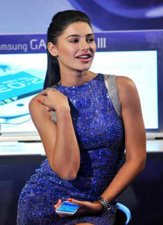 Nargis @ Samsung Galaxy SIII launch