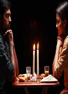 'Naduvula Konjam Pakkatha Kaanom'