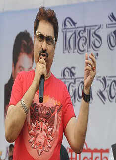 Kumar Sanu performs in Tihar Jail