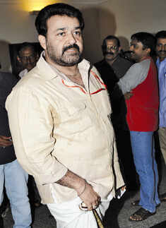 M'wood celebs at AMMA meeting