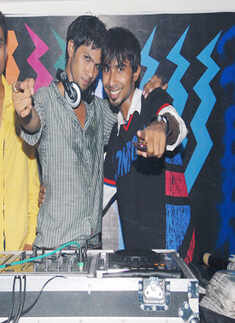 Saturday Night Party @ Refuel lounge