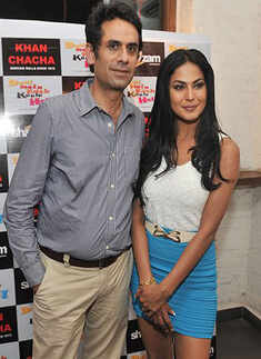 Veena Malik at Khan Chacha outlet