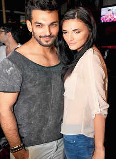 Retro Fever @ Smoke House Grill