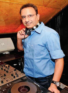 Retro Fever @ Smoke House Grill