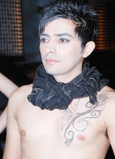 Yo Yo Honey Singh performs live