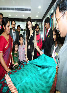 Shruti Haasan @ Store launch