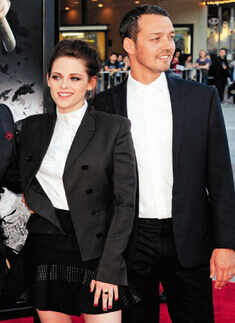 Kristen cheats on Pattinson