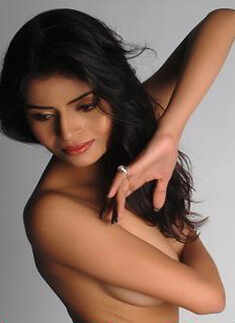 Gehna Vashisht bares it all