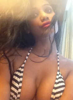 Poonam flaunts her assets