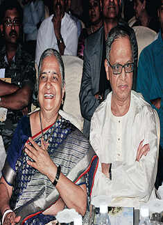 Shankar Mahadevan performs