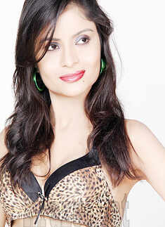 Bikini girl Gehna Vashisht 