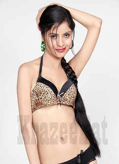 Bikini girl Gehna Vashisht 