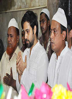 Emraan visits Mahim Darga on Eid