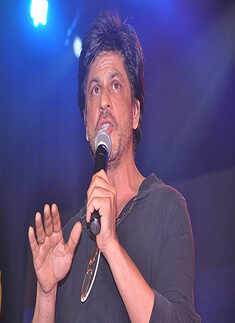 SRK booked for insulting national flag