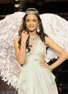 B-town celebs scorch IIJW ramp