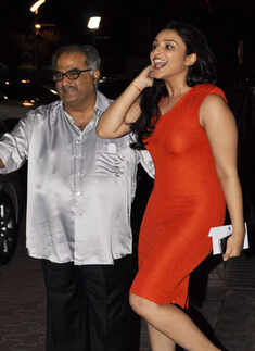 Parineeti suffers wardrobe malfunction
