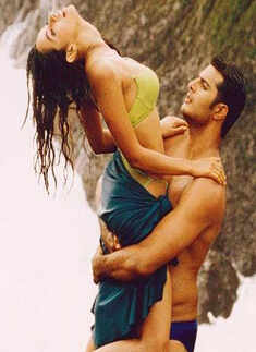 Top 10 hottest waterfall women in B'wood!