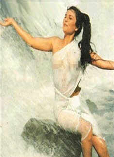 Top 10 hottest waterfall women in B'wood!