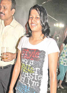 Dekho baarish ho rahi hai 