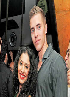 Jonqui @ Smoke House Grill