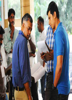 On the sets: 'Neethaane En...'