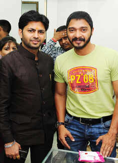 B-wood's love for bling