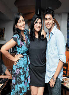 Party peeps live it up