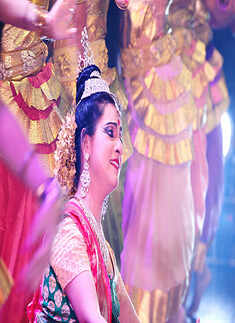 Dona Ganguly performs